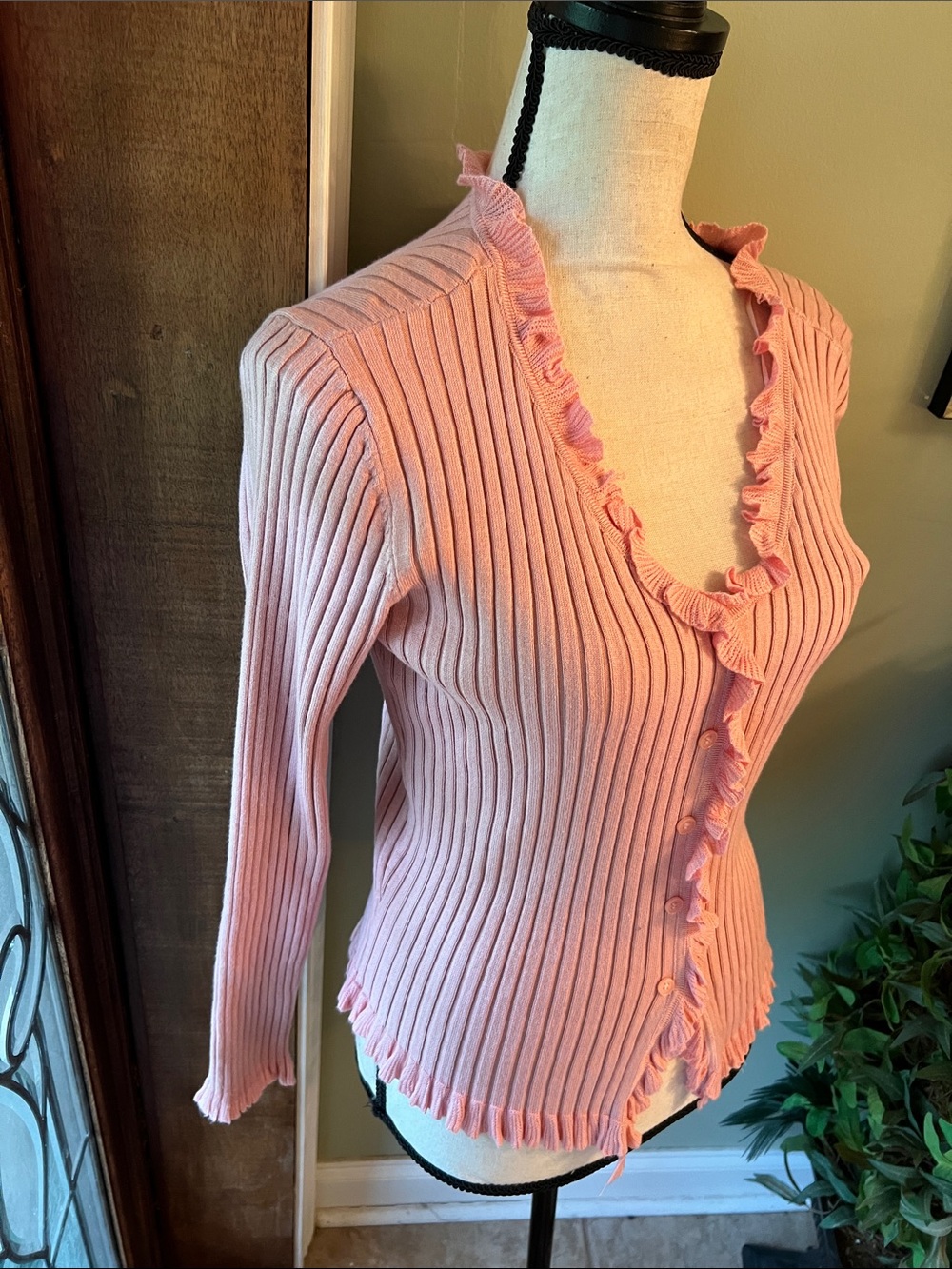 Carolyn Taylor Pink Ruffled Ribbed Cardigan - Picture 3 of 8